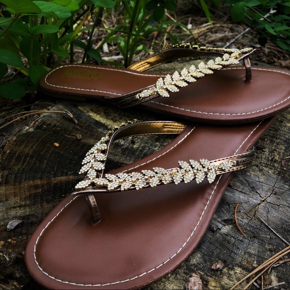 Carlos Santana Shoes - 🔥SALE Heart Embellished Leaf Flip Flop Sandals